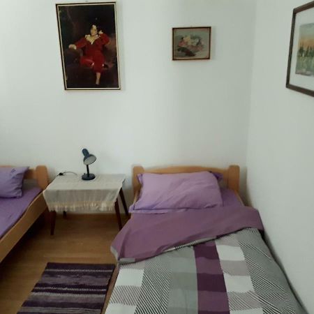 Appartamento Apartman Fox Pirovac Esterno foto