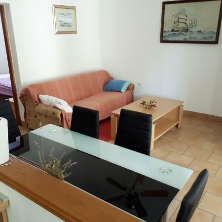 Appartamento Apartman Fox Pirovac Esterno foto