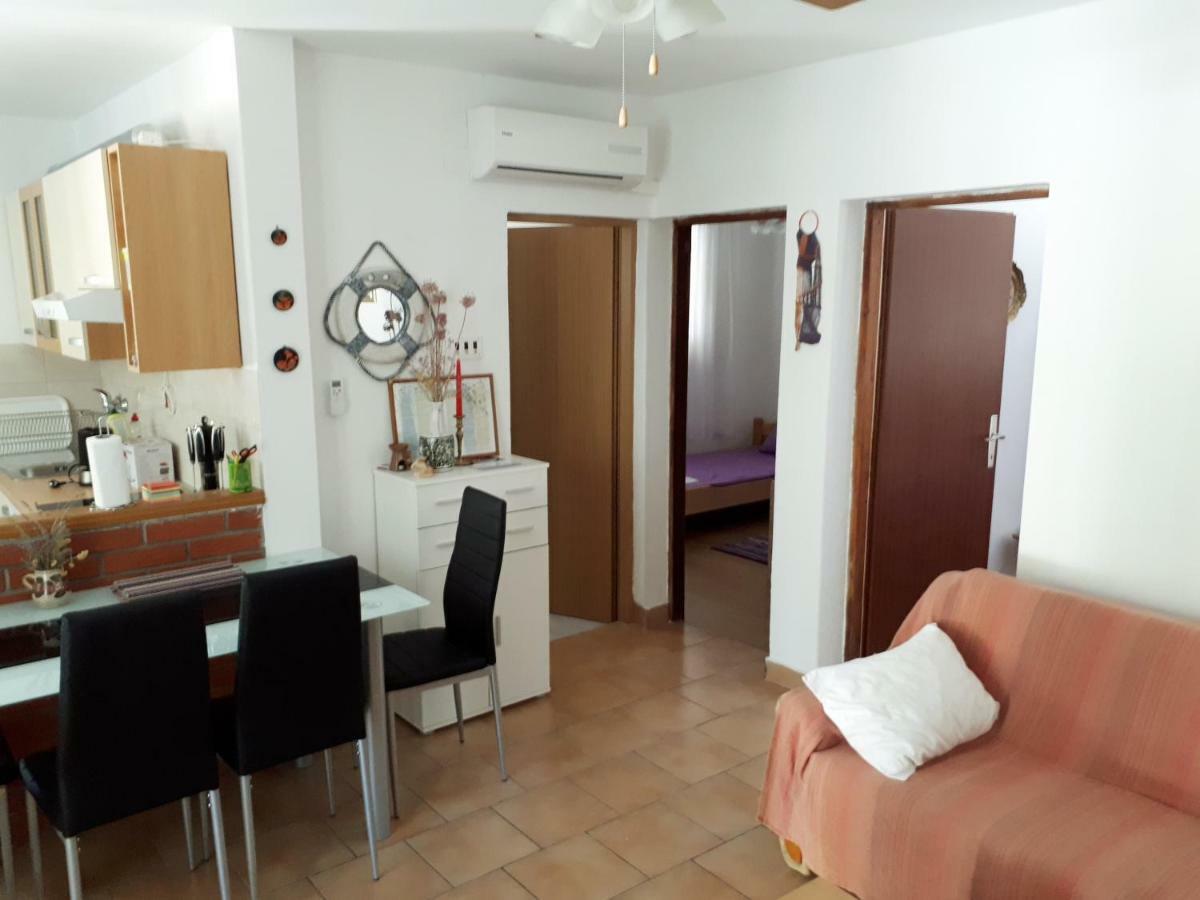 Appartamento Apartman Fox Pirovac Esterno foto