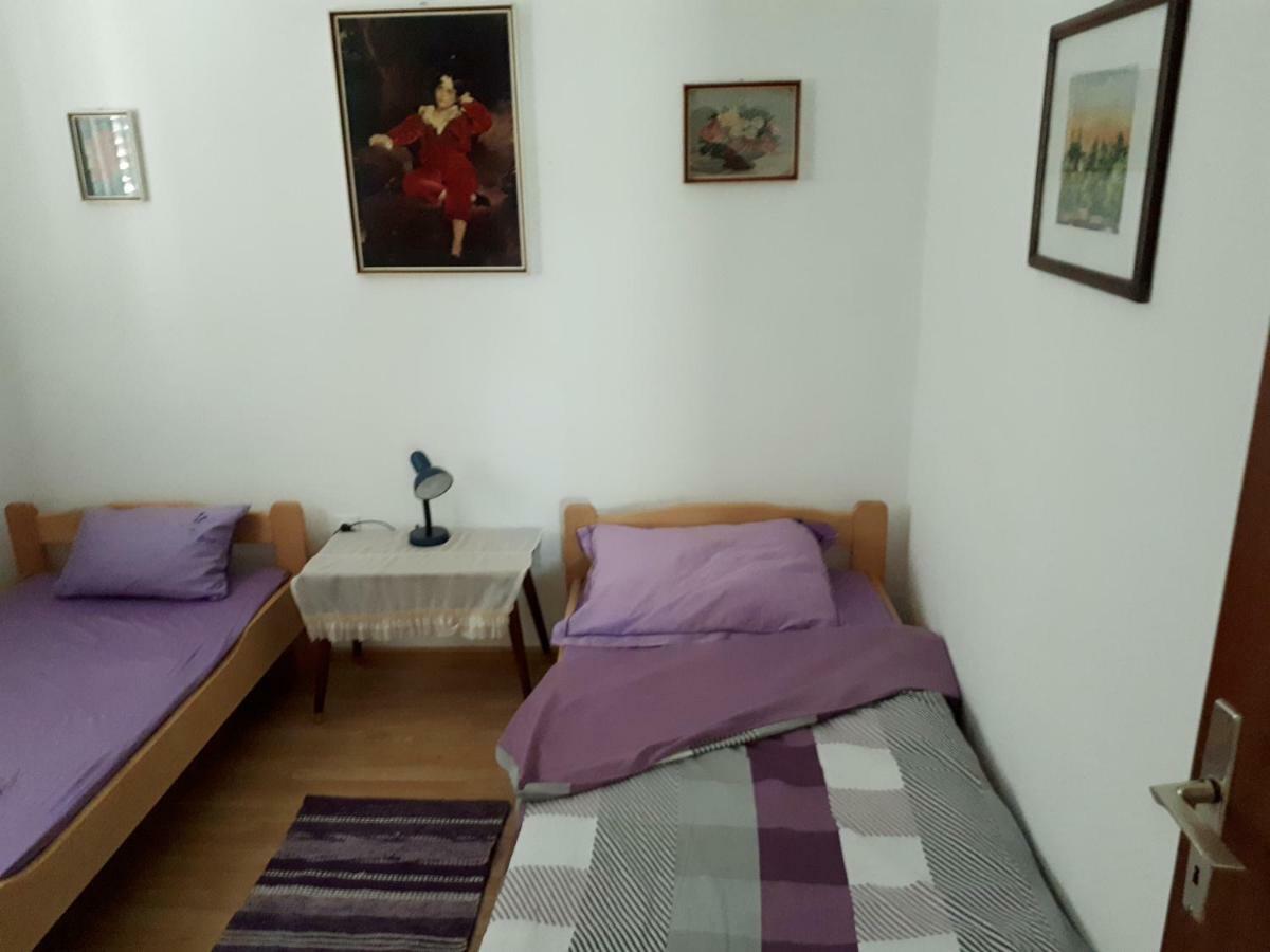 Appartamento Apartman Fox Pirovac Esterno foto