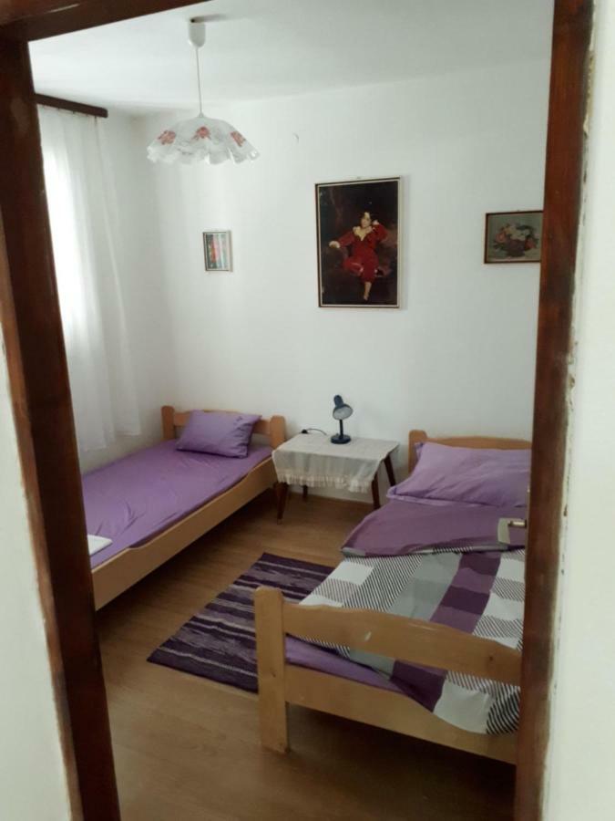 Appartamento Apartman Fox Pirovac Esterno foto