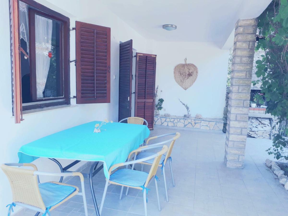 Appartamento Apartman Fox Pirovac Esterno foto